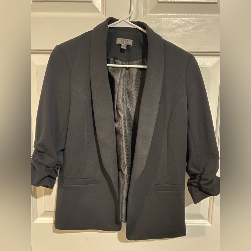 Blazer with cinched sleeves